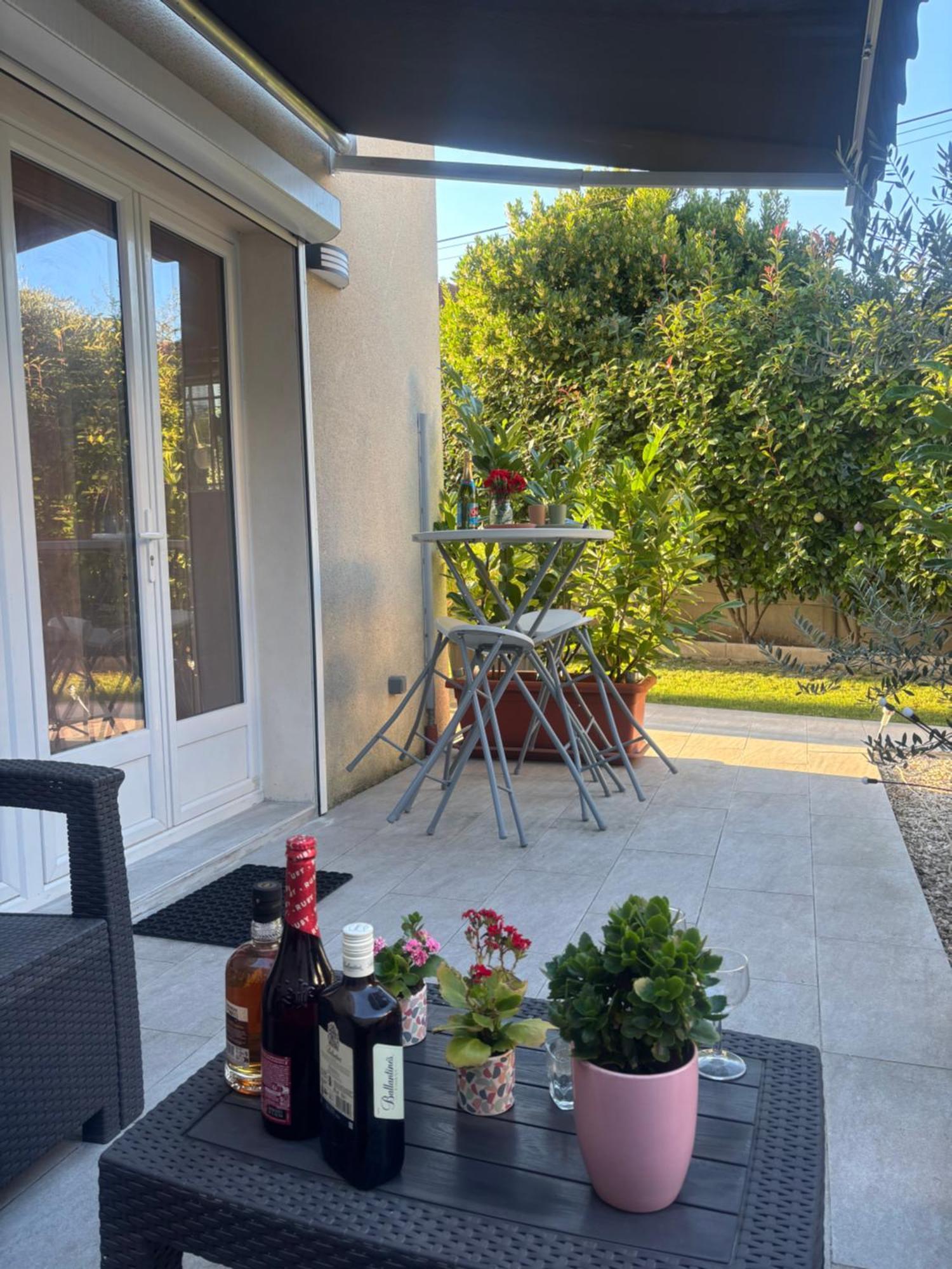 Holiday home Charmante Maison Bord De Marne
